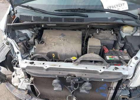 2015 Toyota Sienna Xle 8 Passenger z USA, uszkodzony, nr VIN 5TDYK3DC8FS537661